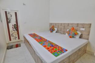 SATYA DEV HOTEL Near Kashi Vishwanath Temple  Apartment in Varanasi
