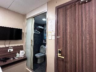 A旺角地铁站E1  机场巴士A21信和中心三人房  朗豪坊  庙街 Apartment in Hong Kong