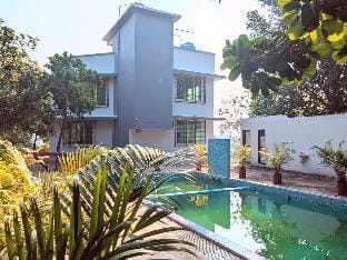 Ivy Maitri Farm 3 Bhk with Private Pool - Badlapur Villa in Maharashtra
