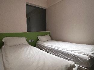 Tsim Sha Tsui&Jordan Station 佐敦华丰大厦 双床房 内窗 Vacation rental in Hong Kong