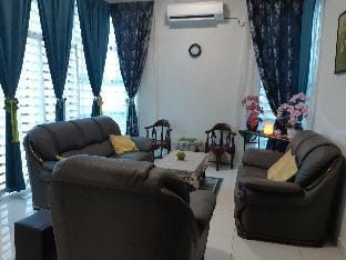 JHC Homestay Puncak near UTP, UiTM, KVSI, KPMSI Vacation rental in Perak Tengah District