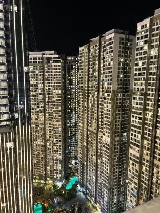 Chalton Suites - Landmark 81 Area, Ice Rink & Grand Park Apartment in Ho Chi Minh City