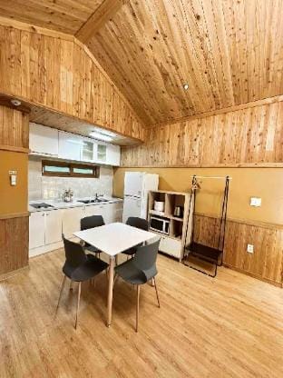 Perfect for Family, Spacious Studio, Jeju Smile Apartment in South Korea