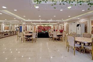 Hotel O Golden Palace Vacation rental in Noida