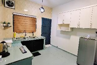 Entire house 6 min to Aeon Big, Mcd, Starbuck, 2BR Vacation rental in Johor
