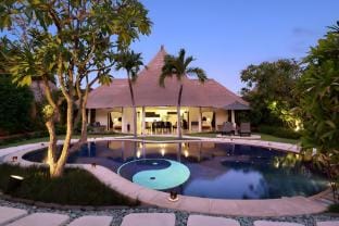 Entire 5 BR Private Pool Villa #PS16 Villa in Kuta