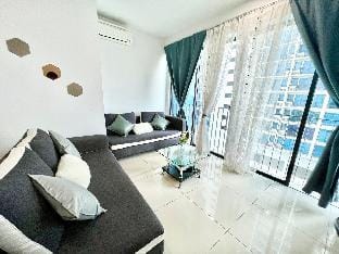 T2 1-10Pax 2Room Balcony Trefoil Setia Alam Wi-Fi Vacation rental in Selangor, Malaysia