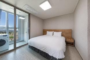 SC Beautiful Sacheon Port Front Hotel Room Season03 Vacation rental in South Korea