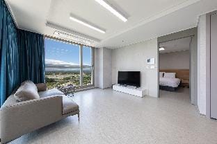 SC Beautiful Sacheon Port Front Hotel Room Season03 Vacation rental in South Korea