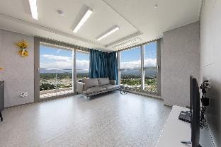 SC Beautiful Sacheon Port Front Hotel Room Season03 Vacation rental in South Korea