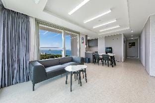SC Beautiful Sacheon Port Front Hotel Room Season05 Vacation rental in South Korea