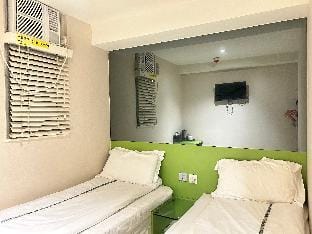 Jordan Station 佐敦华丰大厦 双床房间 内窗 Vacation rental in Hong Kong