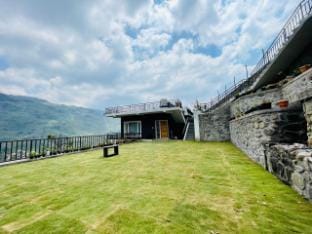 Excellent valley view and iconic villa   Villa in Tamil Nadu