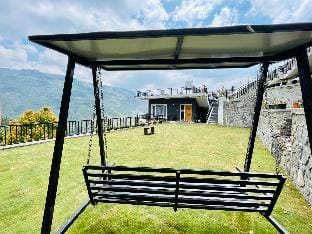 Excellent valley view and iconic villa   Villa in Tamil Nadu