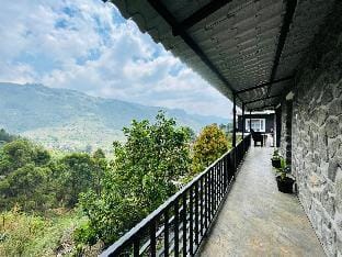Excellent valley view and iconic villa   Villa in Tamil Nadu