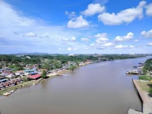 Natol Homestay - Riverbank Suites High Rise City Apartment in Kuching