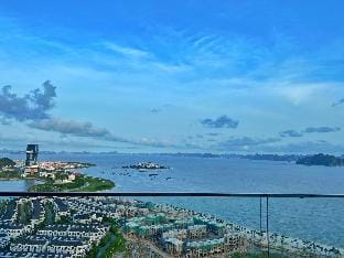 Citadines Marina Ha Long - Paradis Homestay Apartment in Laos
