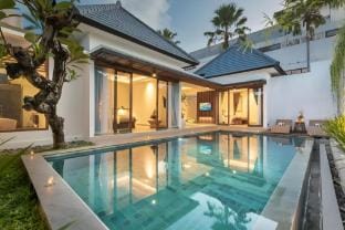 Villa 3BR W/ Manicured Garden In Seminyak Villa in Kuta