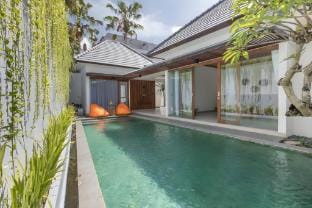 Villa 3BR W/ Manicured Garden In Seminyak Villa in Kuta