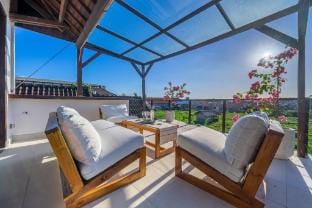 Villa Amerta Grand and large 4 BR Central Canggu Villa in North Kuta