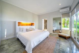 Villa Amerta Grand and large 4 BR Central Canggu Villa in North Kuta