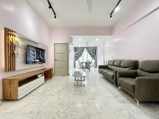 Escape to Langkawi: 3-BR Apt w/ Balcony + Netlfix Vacation rental in Kedah
