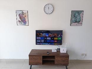 Apt D/1-10pax/5mins LRT/Netflix/Pool+Gym/YSW Homes Vacation rental in Subang Jaya