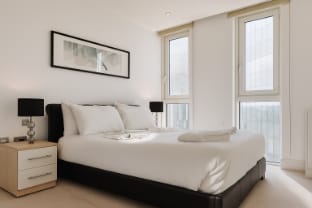 Still Life Aldgate Deluxe Apartment in London