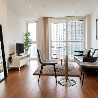 Still Life Aldgate Deluxe Apartment in London
