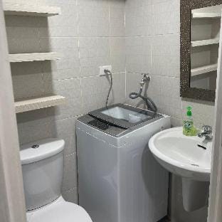 Netflix, Destina Stay@Jazz Residences, Makati Mnl Apartment in Makati