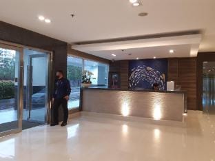 Chin's Place Sea Residences MOA Apartment in Pasay