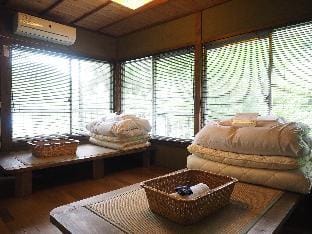 Retreat wabi-sabi- 5 Bedroom house -walk to Beach  Vacation rental in Shizuoka Prefecture