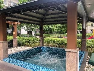 BALAY 81  (Pool  View, Across MNL Airport T3) Apartment in Pasay