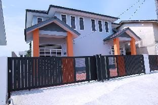 Green Dream Homestay 2 KB Town 3 Aircond Room Wifi Vacation rental in Malaysia