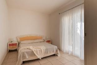 Elegant Residence Ea Bianca 2 Bedroom sleeps 6   extra bed available Apartment in Sardinia