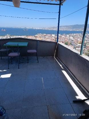 WHOLE HOUSE WITH  FANTASTİC CITY AND SEAVİEW  Vacation rental in Izmir