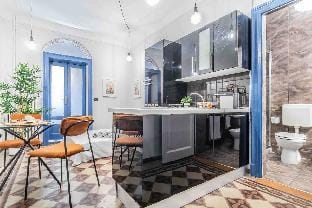 Suite Porta Venezia Duomo - Metro-Netflix-Wi-fi Apartment in Milan
