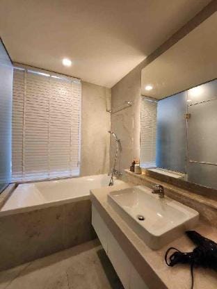 Condo sky pool with 50 sqm large room by Pop Apartment in Chiang Mai