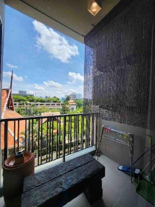 Condo sky pool with 50 sqm large room by Pop Apartment in Chiang Mai