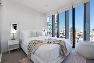 NEW! 2 Bedroom Apartment + Free parking; Sleeps 6 Apartment in Brisbane City