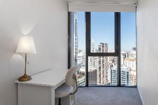 NEW! 2 Bedroom Apartment + Free parking; Sleeps 6 Apartment in Brisbane City