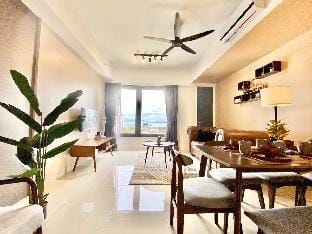 Macalister218 -Seaview Metro 3BR2Bath Suite #7pax  Vacation rental in George Town