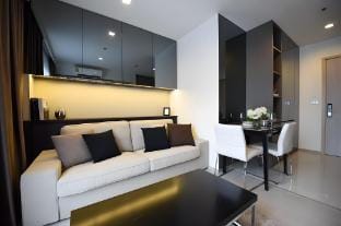 Luxurious view W/Train access Apartment in Bangkok