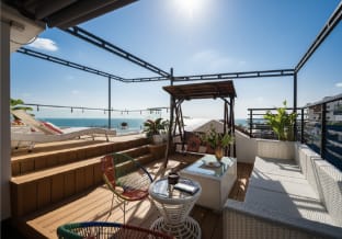 Spa Jacuzzi, Rooftop Bar, Ocean & Mountain View Villa in Da Nang