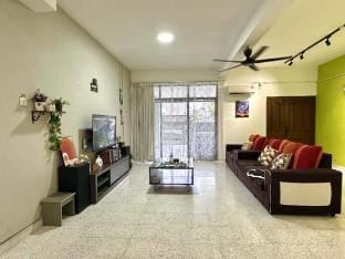 Modern Cozy Sweet House 4 ROOM 10pax@ALMA BM Vacation rental in Penang
