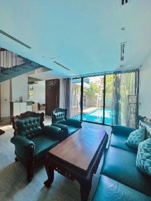 Luxury villa with pool and jacuzzi in quiet area  Villa in Da Nang