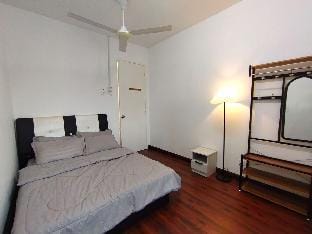 No 68 Sunlight Homestay 4R3B - (24 Pax,  Karaoke)  Vacation rental in Selangor, Malaysia