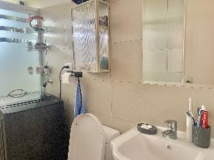 Lancris’ spacious and elegant 2-bedroom unit Apartment in Paranaque