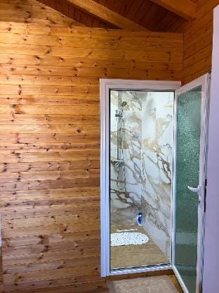 Paronamic Paradise Cabin Vacation rental in Tirana County, Albania