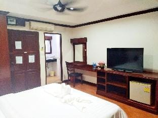 Free WiFi & Utilities, As Home at Jomtien Beach Apartment in Pattaya City
